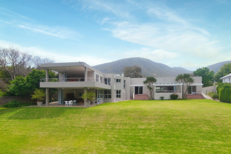 5 Bedroom Property for Sale in Fernkloof Estate Western Cape